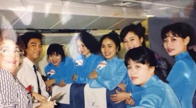 Áo dài xanh xuất hiện trong Tử Chiến Trên Không là lịch sử đặc biệt của Vietnam Airlines- Ảnh 3.