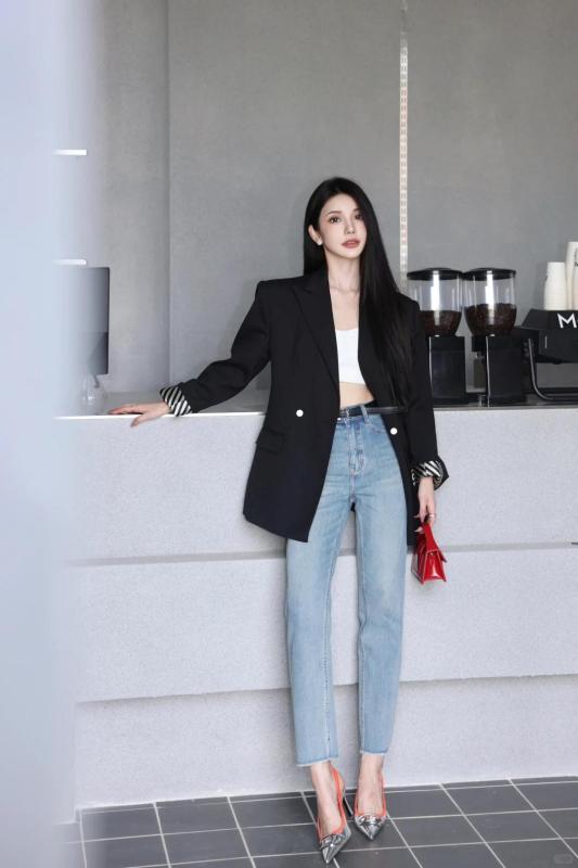 Chọn áo khoác đầu thu: 5 kiểu dáng giúp phụ nữ 30+ mặc đẹp và sang hơn- Ảnh 6.