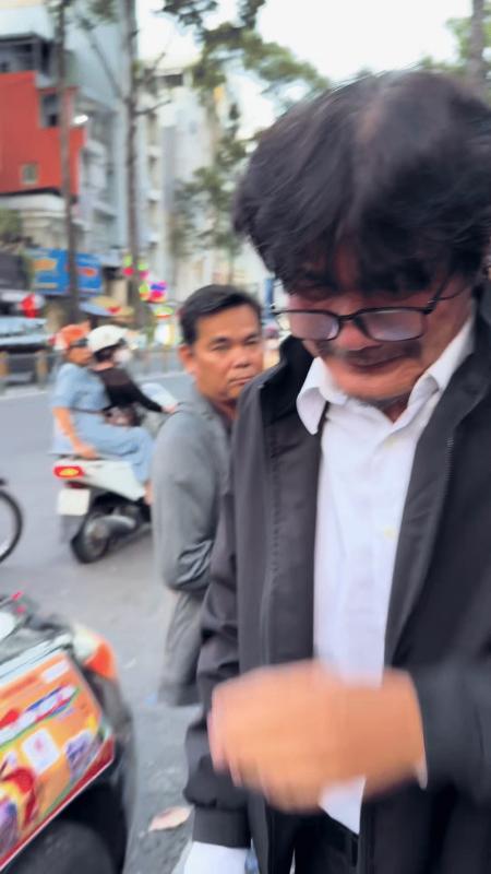 Đám tang diễn viên Ngọc Trinh: NS Công Ninh khóc nghẹn, Quách Ngọc Tuyên ngồi thất thần, Nam Thư cùng dàn sao đến viếng- Ảnh 1.