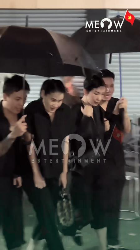 Đám tang diễn viên Ngọc Trinh: NS Công Ninh khóc nghẹn, Quách Ngọc Tuyên ngồi thất thần, Nam Thư cùng dàn sao đến viếng- Ảnh 4.
