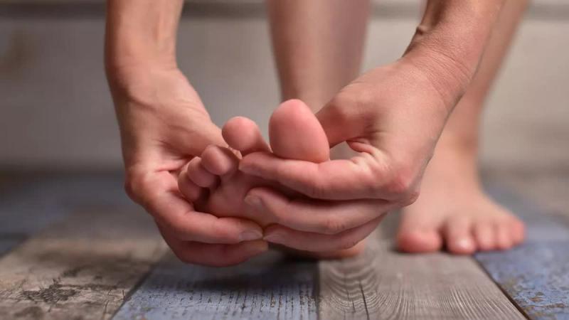 Muốn biết gan khoẻ hay yếu cứ nhìn vào chân sẽ rõ: Có 1 trong 5 dấu hiệu này nên đi khám ngay!- Ảnh 1.