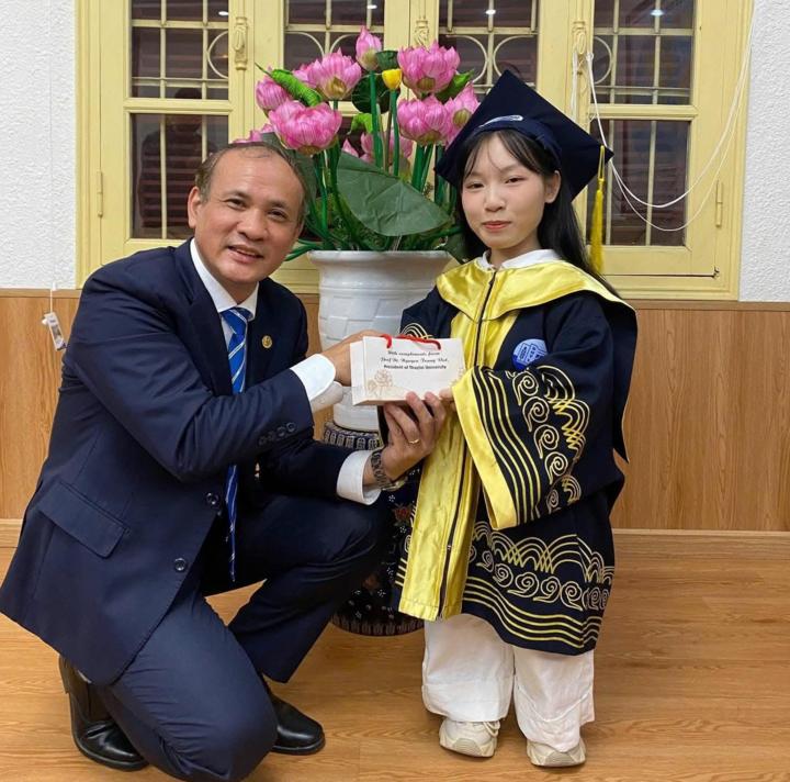 Nữ sinh tí hon, mồ côi cha mẹ vượt số phận tốt nghiệp loại giỏi trường Thuỷ lợi- Ảnh 2.