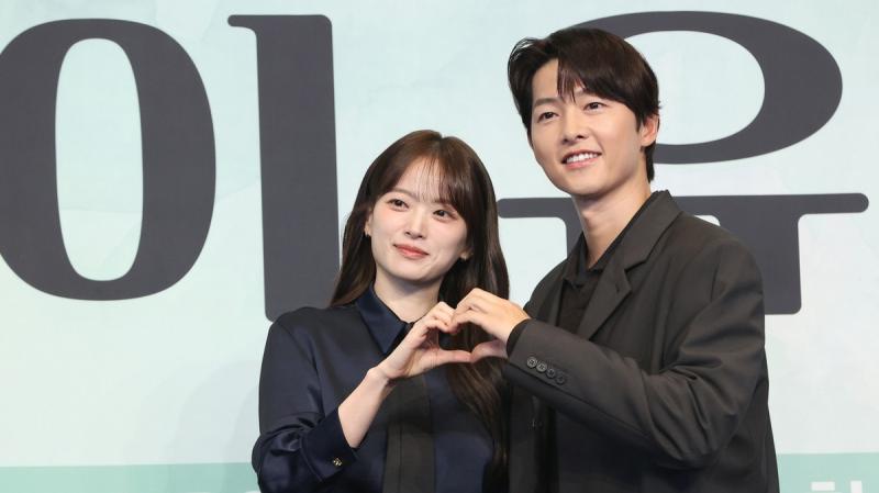 Khán giả lạnh nhạt với phim mới của Song Joong Ki, netizen mỉa mai: Người đàn ông hai lần hôn nhân, giờ đóng phim lãng mạn xem thấy kì- Ảnh 2.
