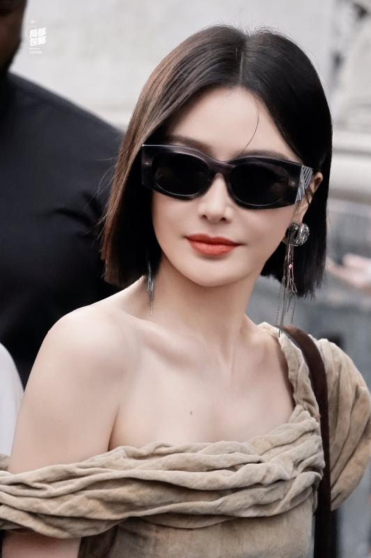Cả phố náo loạn khi mỹ nhân này vừa bước xuống xe: Người đâu mà đẹp thế không biết, sang đến từng hơi thở- Ảnh 5. Cả phố náo loạn khi mỹ nhân này vừa bước xuống xe: Người đâu mà đẹp thế không biết, sang đến từng hơi thở- Ảnh 5.