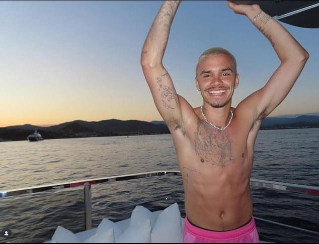 Cậu cả nhà Beckham bị netizen 