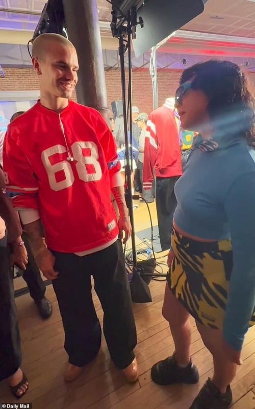 Romeo Beckham có phản ứng bất ngờ khi được hỏi về rạn nứt của gia đình- Ảnh 1.