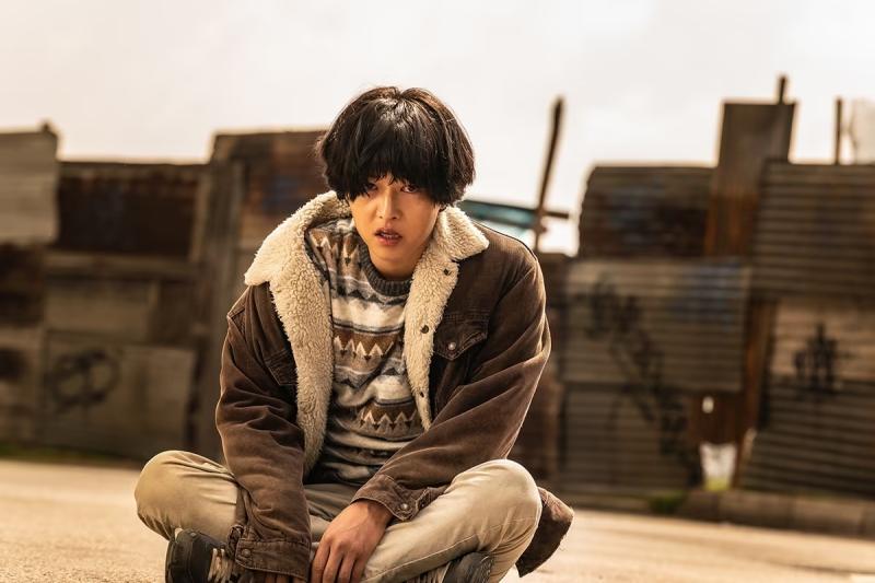 Chỉ có trời mới cứu được Song Joong Ki- Ảnh 4.