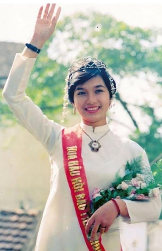 Showbiz Việt có Hoa hậu chỉ cao 1,58m: Gia thế cực khủng, sống bí ẩn bên trong biệt thự 70 tỷ- Ảnh 1.