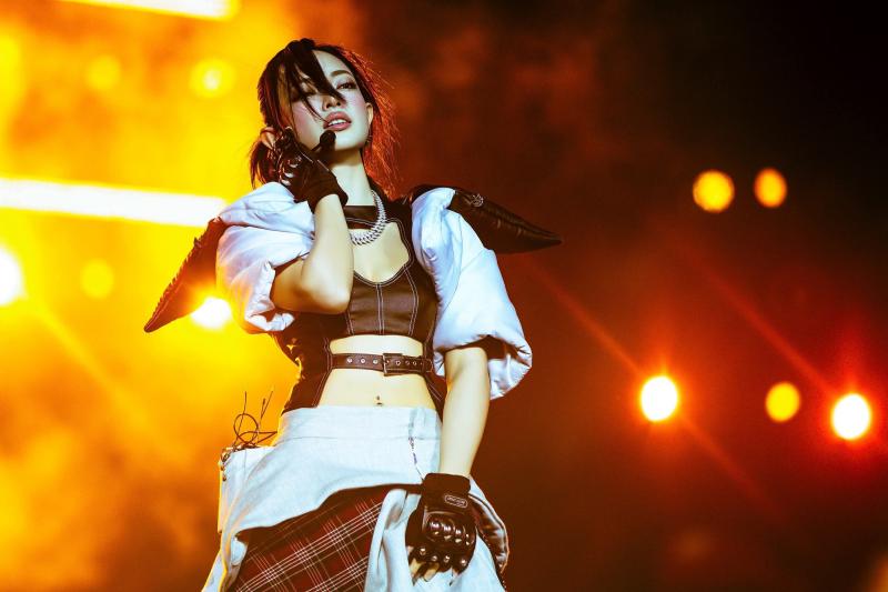 Cú chuyển mình táo bạo của fashion icon Châu Bùi- Ảnh 5.
