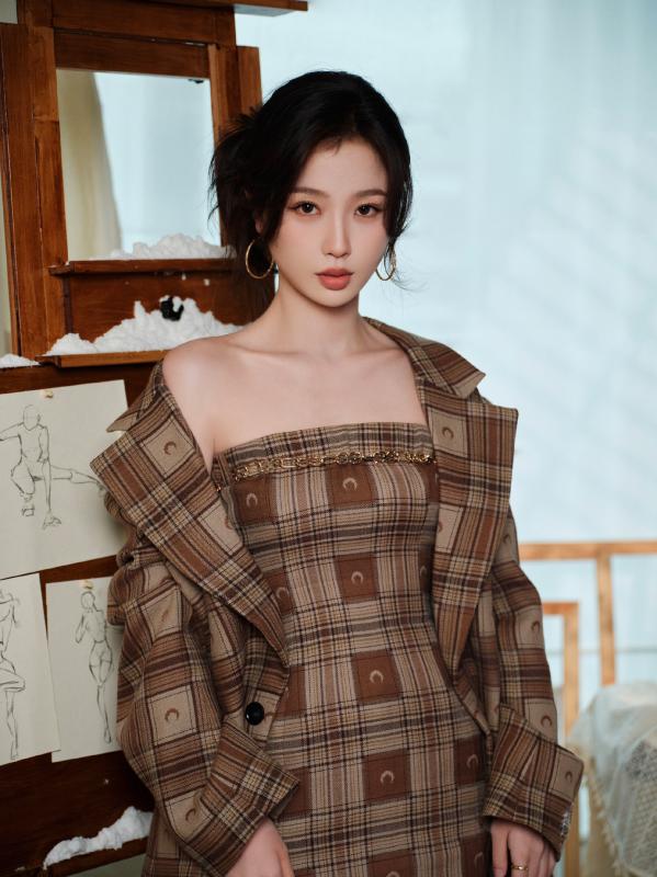 Từng là hai ngôi sao được kỳ vọng nhất, Triệu Lộ Tư và Ngu Thư Hân đứng trước nguy cơ bị 