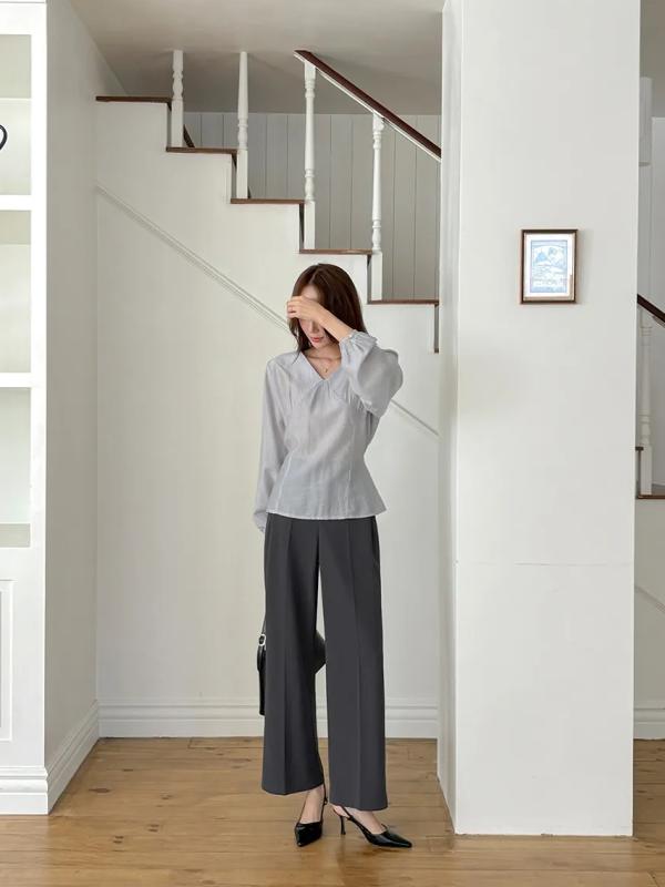 5 mẫu áo công sở đẹp hoàn hảo để kết hợp với quần âu- Ảnh 5.