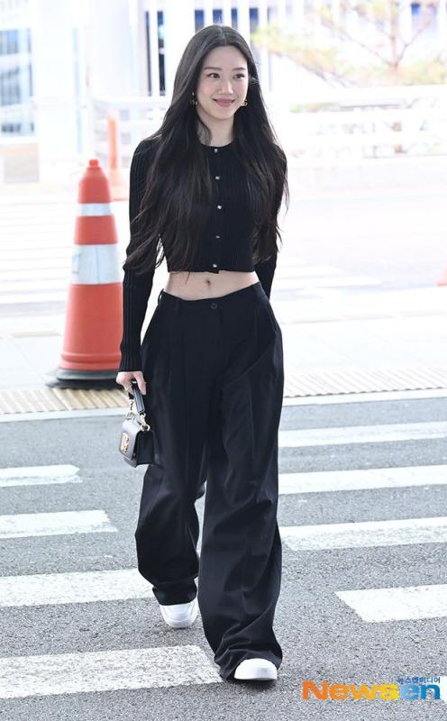 Moon Ga Young lần đầu hở bạo ra sân bay, bị dân Hàn chê tới tấp- Ảnh 16.
