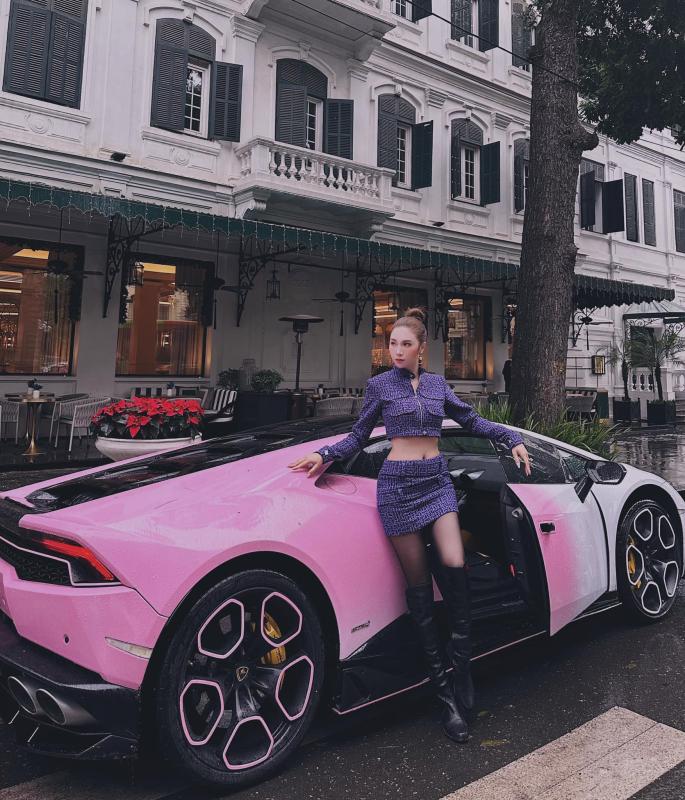 Mỹ nhân Việt là nữ tổng tài sở hữu biệt thự bề thế ở TP.HCM, đi Lamborghini 18 tỷ đồng, dùng điện thoại Vertu- Ảnh 6.