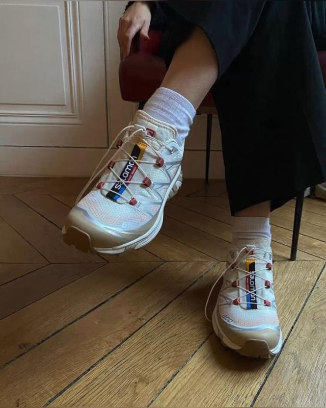 Salomon - Đôi sneakers “thô kệch” trở thành đồng phục của hội IT girl toàn cầu- Ảnh 6.