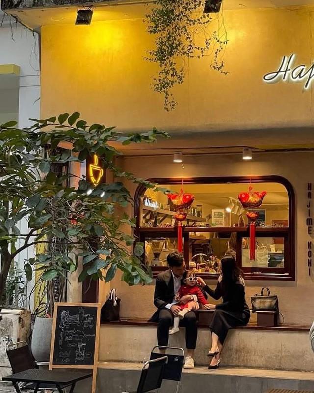 Lương Xuân Trường cùng vợ Giám đốc và ái nữ lộ diện sau ồn ào trên MXH, thái độ gây chú ý- Ảnh 4. Lương Xuân Trường cùng vợ Giám đốc và ái nữ lộ diện sau ồn ào trên MXH, thái độ gây chú ý- Ảnh 4.
