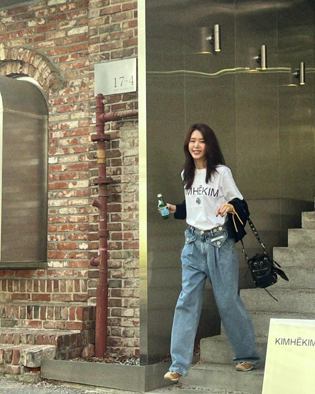 4 mẫu quần jeans không bao giờ lỗi mốt, phụ nữ trên 40 tuổi mặc là đẹp nhất- Ảnh 6.