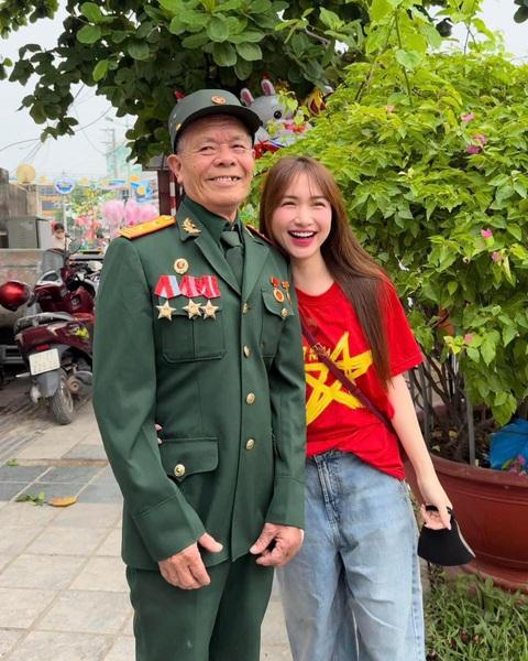 Hoà Minzy lần đầu chia sẻ biến cố ông đột ngột qua đời, khóc nức nở khi thấy giường ông nay chỉ còn di ảnh- Ảnh 6.