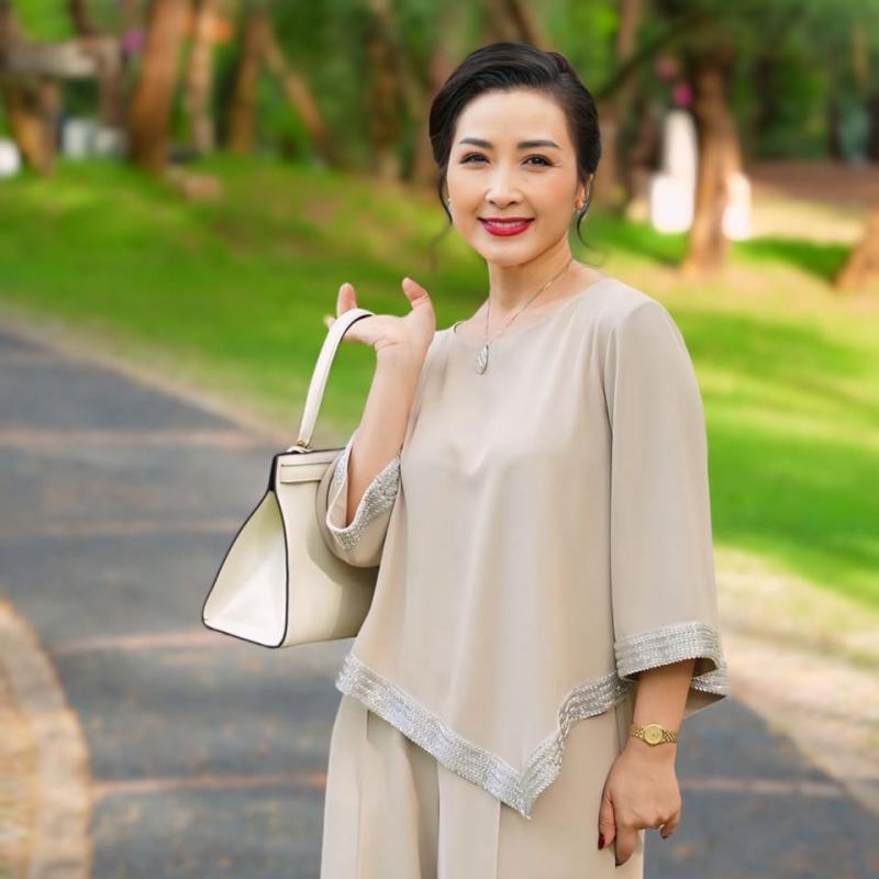Nữ nghệ sĩ là hoa hậu màn ảnh Việt hiếm hoi công khai chồng, sống hạnh phúc dù 