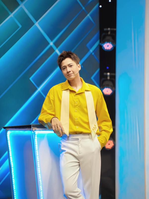 Ngoại hình điển trai của "phú ông" showbiz Việt, mỗi quận sở hữu 2 căn nhà, U40 chưa vợ- Ảnh 10.