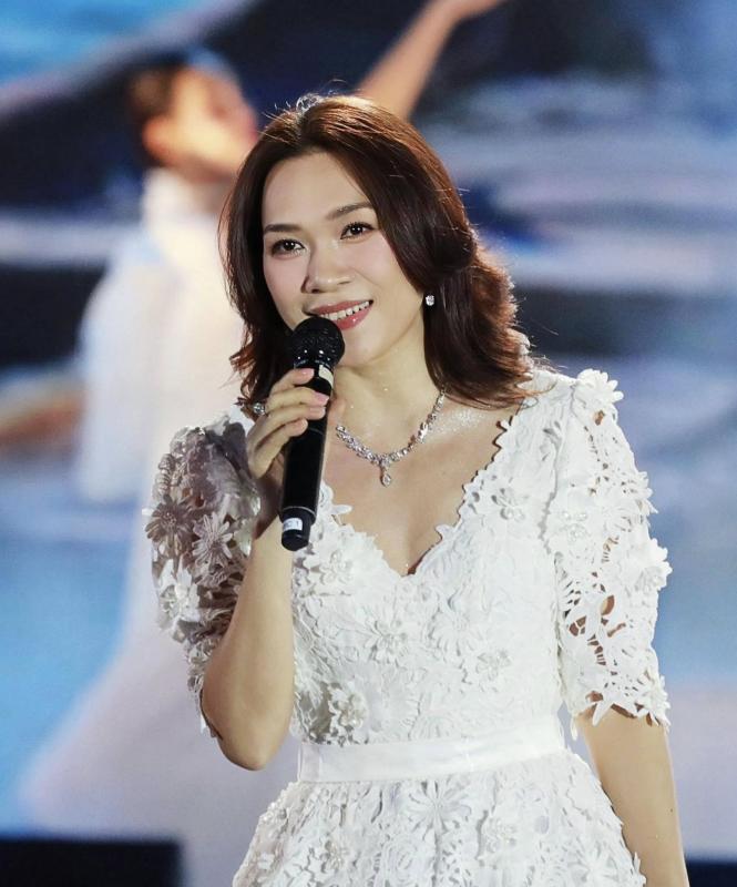 Mỹ Tâm trẻ đẹp vô cùng trong tà áo dài trắng, visual tuổi 44 không có gì phải chê- Ảnh 14.