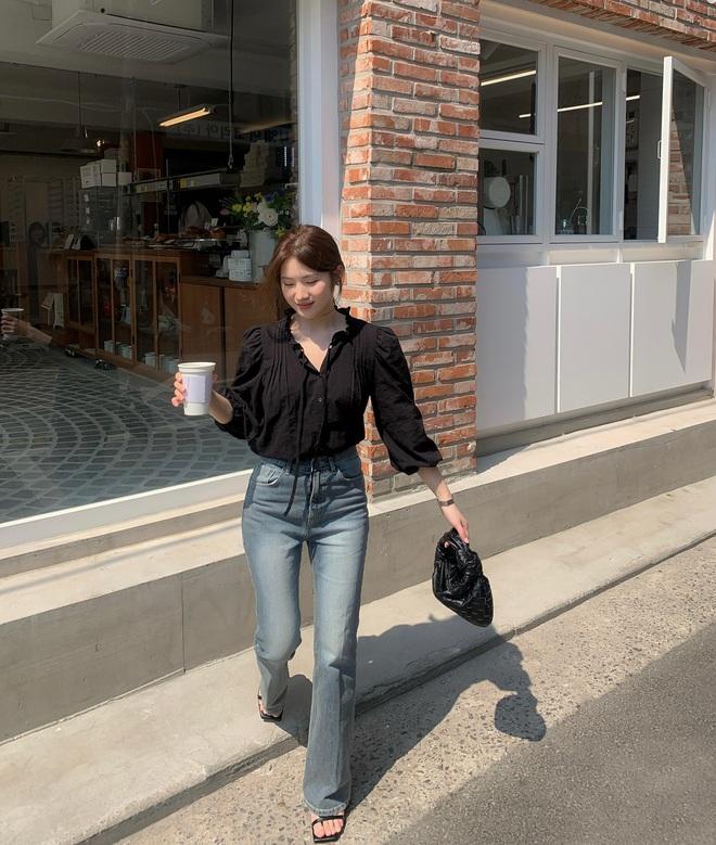 Mặc đẹp rất đơn giản khi chị em phối 5 mẫu áo basic này với quần jeans- Ảnh 4.