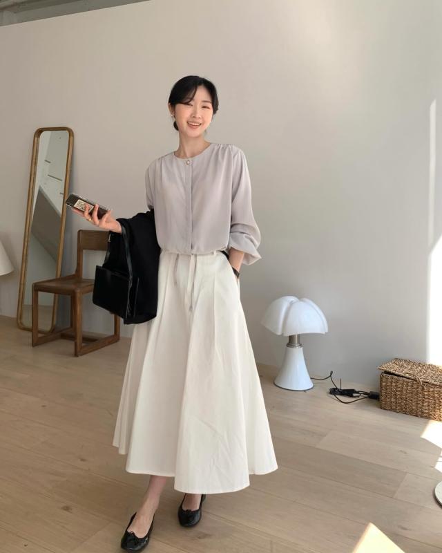 Mùa thu mặc chân váy dài là quá chuẩn: 10 cách phối đồ giúp chị em đi đâu cũng được khen sành điệu- Ảnh 10.