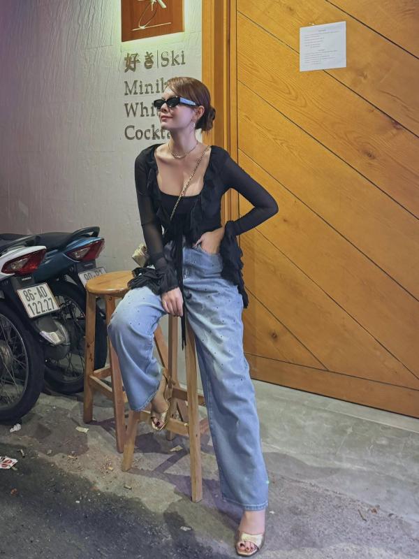 Ngoài 40 tuổi, phong cách thời trang của Phạm Quỳnh Anh ngày càng trẻ ra- Ảnh 4. Ngoài 40 tuổi, phong cách thời trang của Phạm Quỳnh Anh ngày càng trẻ ra- Ảnh 4.