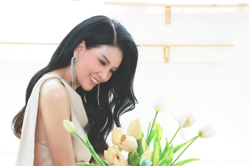Lễ động quan diễn viên Ngọc Trinh: Việt Hương - Vân Trang đến chia buồn, dàn sao Mùi Ngò Gai nghẹn ngào tiễn biệt- Ảnh 7.