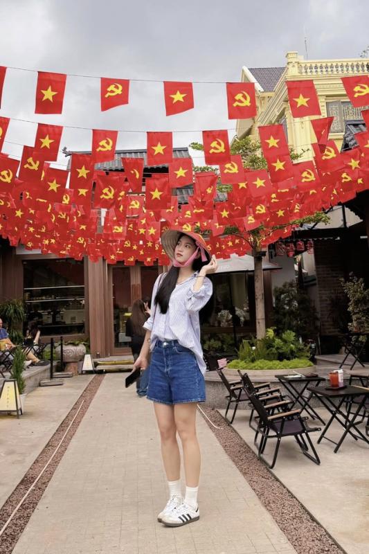 Visual sáng bừng hoà chung không khí yêu nước của hotgirl bóng chuyền Nguyễn Thị Phương- Ảnh 4.