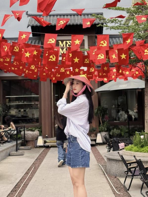 Visual sáng bừng hoà chung không khí yêu nước của hotgirl bóng chuyền Nguyễn Thị Phương- Ảnh 3.
