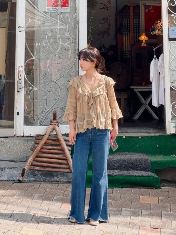 Phụ nữ trên 40 tuổi cứ mặc quần jeans theo 10 cách này, đảm bảo là vừa đẹp, vừa trẻ trung- Ảnh 5.