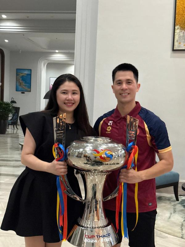 Cầu thủ nổi tiếng cưới cô gái Điện Biên, 2 năm sau cuộc sống khiến ai cũng ngưỡng mộ- Ảnh 4.