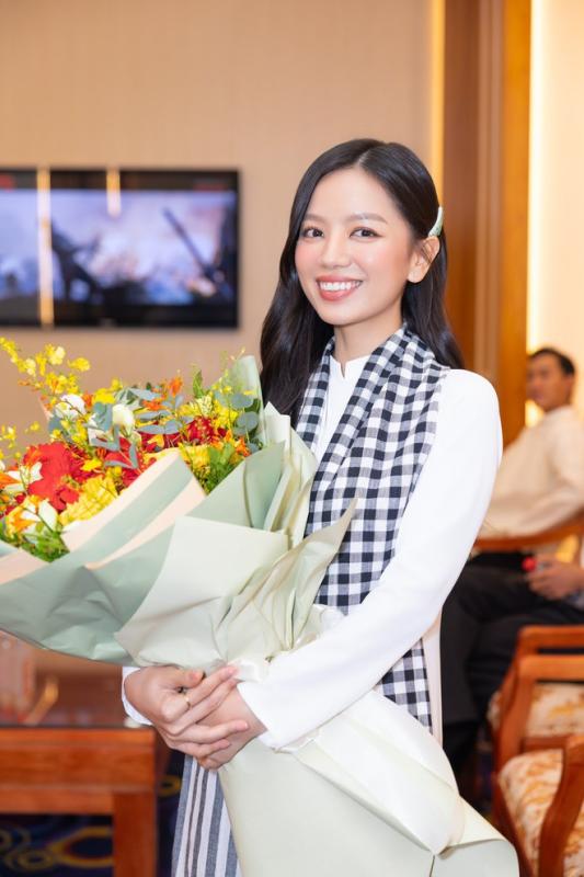 Bí quyết giữ dáng và năng lượng tích cực của “bông hồng” Mưa đỏ- Ảnh 12.