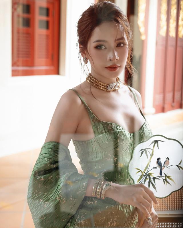 Sao nữ Vbiz khiến báo Trung mê mệt: Hết khen 