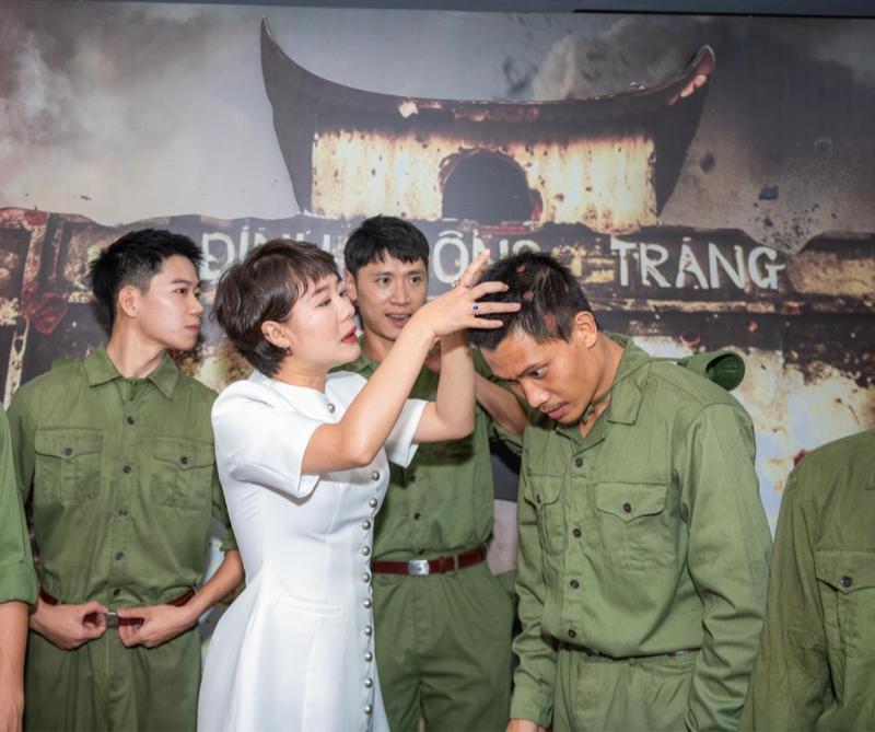 Sao nam phim Mưa Đỏ hết 