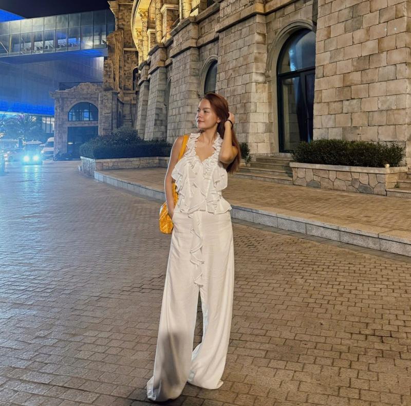 Ngoài 40 tuổi, phong cách thời trang của Phạm Quỳnh Anh ngày càng trẻ ra- Ảnh 8. Ngoài 40 tuổi, phong cách thời trang của Phạm Quỳnh Anh ngày càng trẻ ra- Ảnh 8.