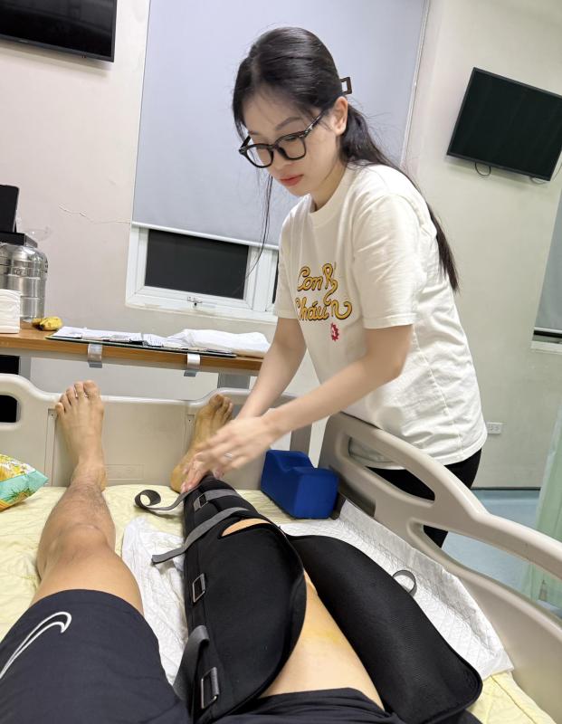 Tình cảnh của Bình An sau 3 tuần phẫu thuật chấn thương do đá bóng, thái độ của Phương Nga thế nào?- Ảnh 3.