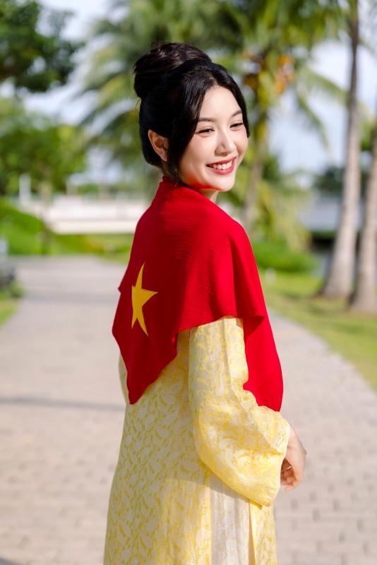 Dàn sao nhuộm đỏ MXH, không khí vui hơn Tết: Outfit xịn nhất chính là "merch quốc dân"- Ảnh 43.
