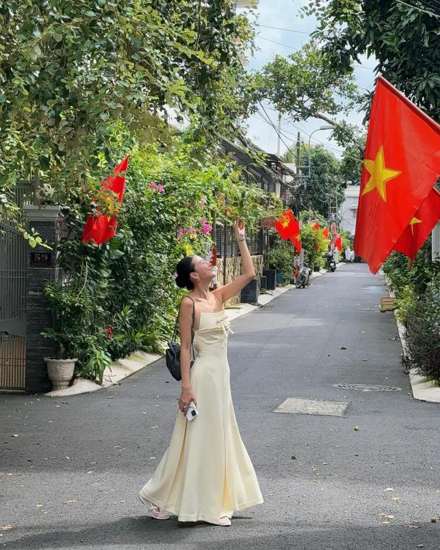 Tham khảo 10 set váy mùa thu trẻ xinh mãn nhãn từ sao Việt- Ảnh 1.