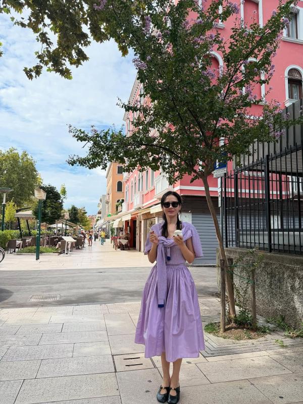 Son Ye Jin diện váy tím tại Venice: Bí quyết trẻ trung cho phụ nữ ngoài 40- Ảnh 1.