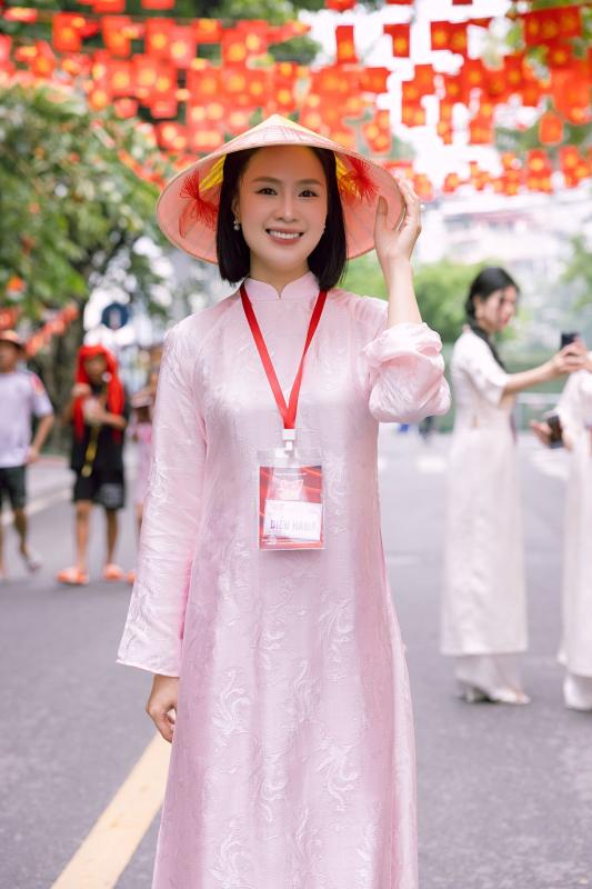 Cam thường rõ nhan sắc tuổi 40+ của Hồng Diễm gây sốt- Ảnh 8.