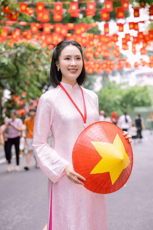 Cam thường rõ nhan sắc tuổi 40+ của Hồng Diễm gây sốt- Ảnh 10.