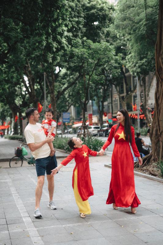 Dàn sao nhuộm đỏ MXH, không khí vui hơn Tết: Outfit xịn nhất chính là "merch quốc dân"- Ảnh 34.
