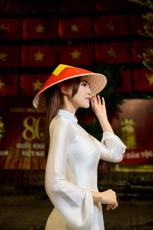 Dàn sao nhuộm đỏ MXH, không khí vui hơn Tết: Outfit xịn nhất chính là "merch quốc dân"- Ảnh 9.