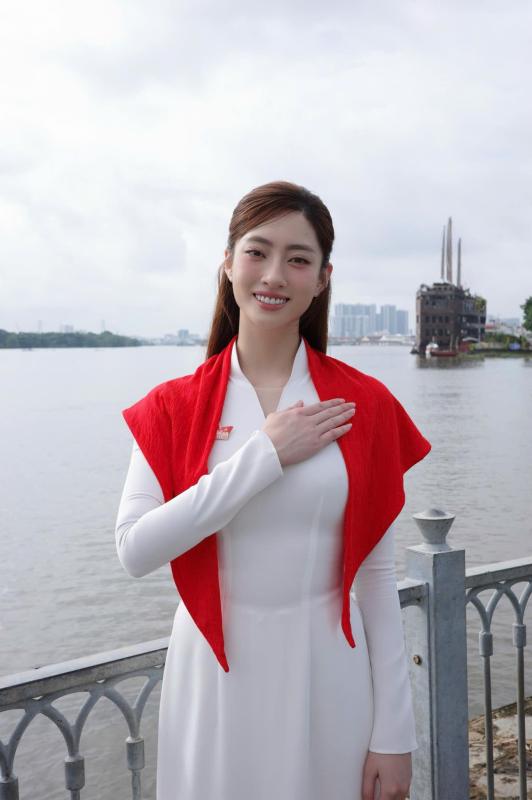 Dàn sao nhuộm đỏ MXH, không khí vui hơn Tết: Outfit xịn nhất chính là "merch quốc dân"- Ảnh 23.