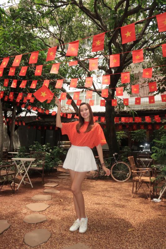 Dàn sao nhuộm đỏ MXH, không khí vui hơn Tết: Outfit xịn nhất chính là "merch quốc dân"- Ảnh 13.