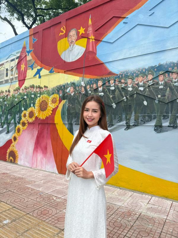 Dàn sao nhuộm đỏ MXH, không khí vui hơn Tết: Outfit xịn nhất chính là "merch quốc dân"- Ảnh 15.