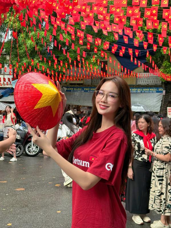 Đen Vâu và Hoa hậu cao nhất Vbiz chung khung hình, nhìn kỹ phát hiện 1 chi tiết gây bất ngờ- Ảnh 9.