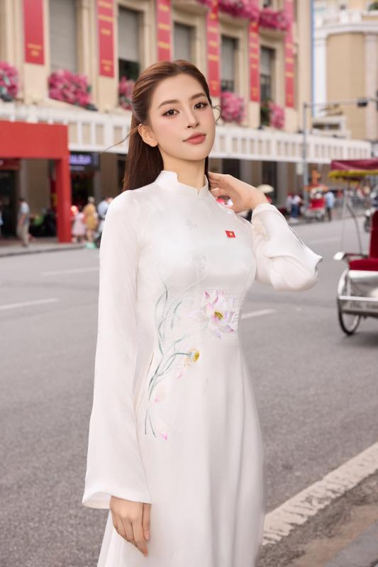 Dàn sao nhuộm đỏ MXH, không khí vui hơn Tết: Outfit xịn nhất chính là "merch quốc dân"- Ảnh 19.