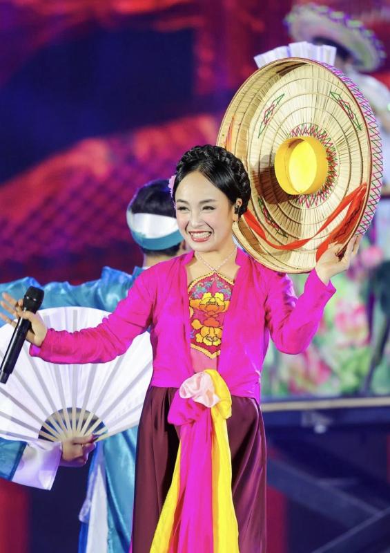 Nữ NSND vừa lên chức giám đốc nhà hát: Mỹ nhân tài sắc vẹn toàn, chồng cũng là lãnh đạo, rất nổi tiếng- Ảnh 1.